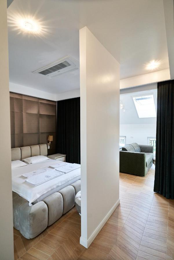 Studio Carolyne Bistrita Luaran gambar