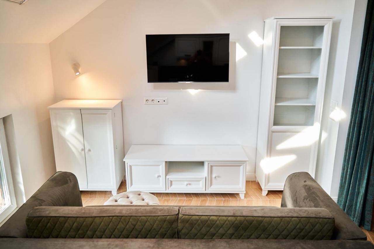 Studio Carolyne Bistrita Luaran gambar